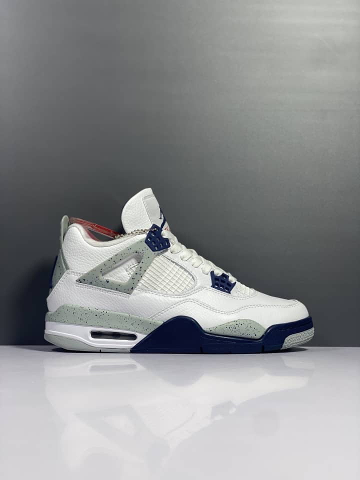 Air Jordan 4 Retro Midnight Navy Iconic Style Footwear