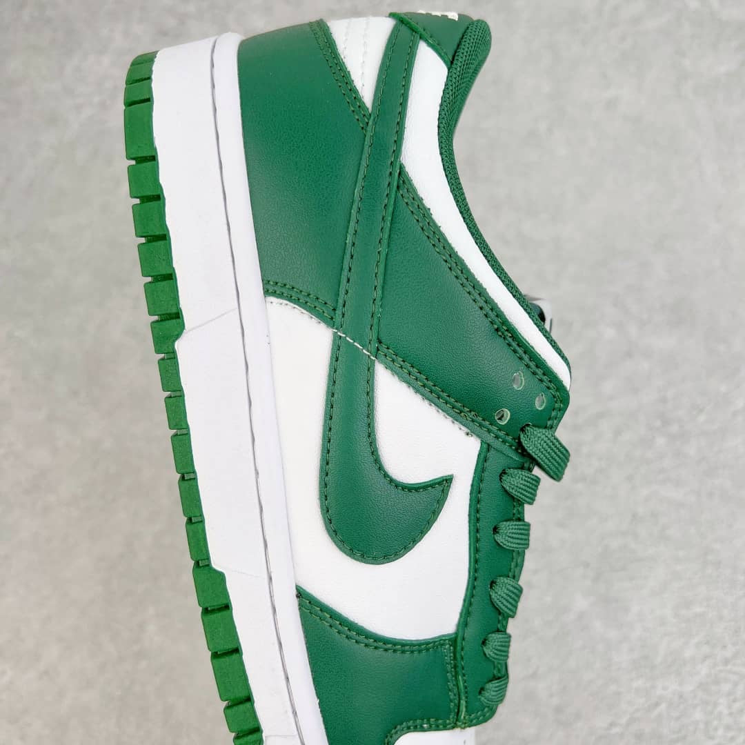 Nike Mens Dunk Low Retro Bttys