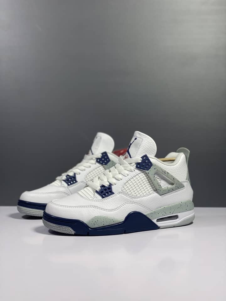 Air Jordan 4 Retro Midnight Navy Iconic Style Footwear