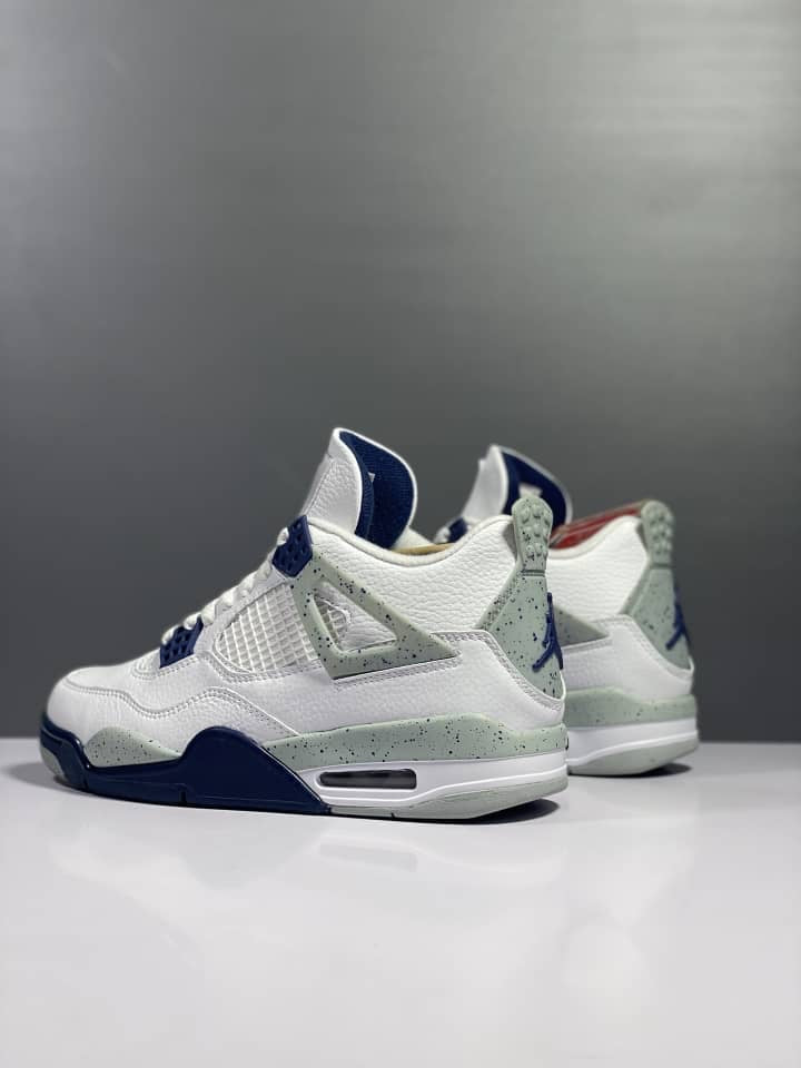 Air Jordan 4 Retro Midnight Navy Iconic Style Footwear